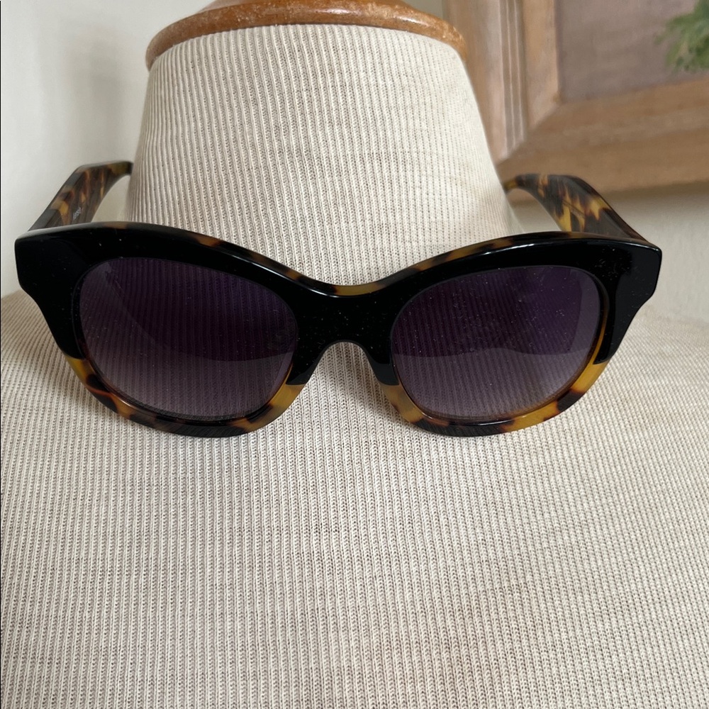 Kensie Tortoiseshell Sunglasses in Original Clamshell Case Cat-Eye Style